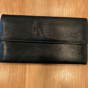 LOUIS VUITTON (LV) EPI  🖤🖤 Wallet BLACK